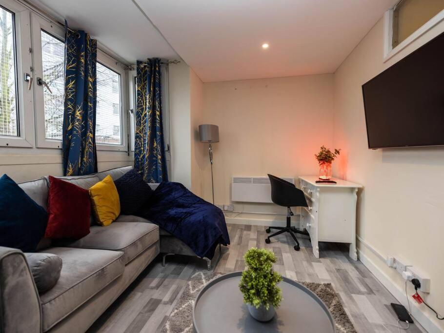 1 Bedroom-Sofabed-Worktable-4-Wifi-Parking London Ngoại thất bức ảnh