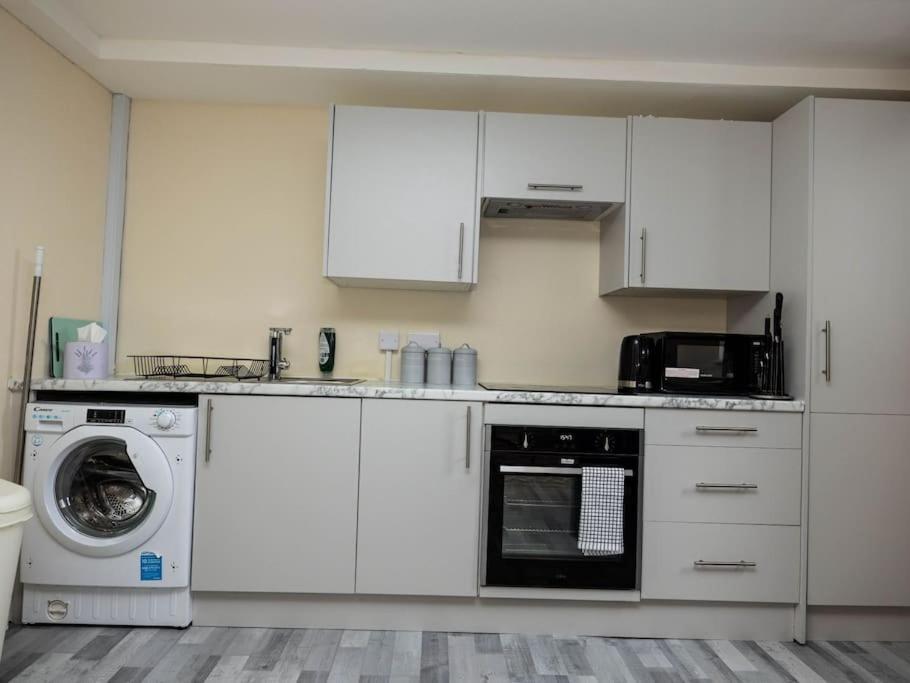 1 Bedroom-Sofabed-Worktable-4-Wifi-Parking London Ngoại thất bức ảnh