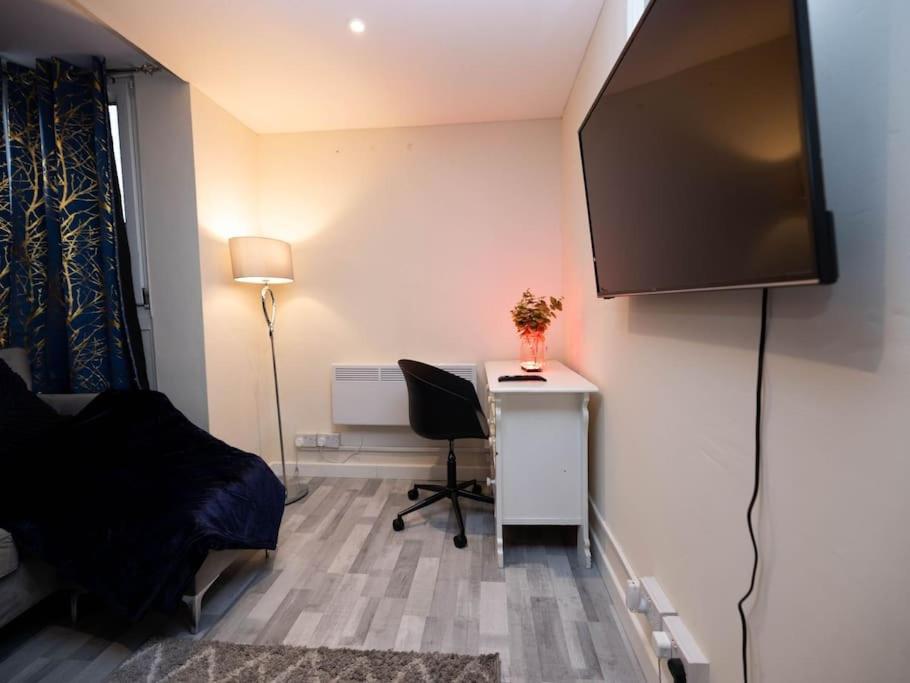 1 Bedroom-Sofabed-Worktable-4-Wifi-Parking London Ngoại thất bức ảnh