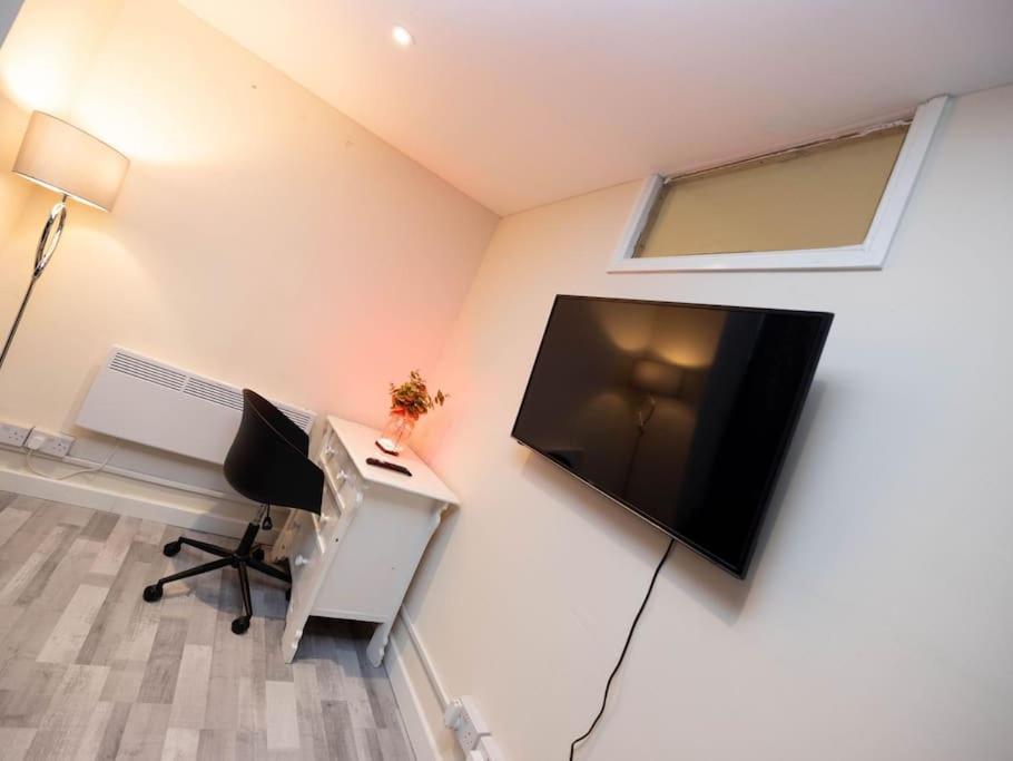 1 Bedroom-Sofabed-Worktable-4-Wifi-Parking London Ngoại thất bức ảnh